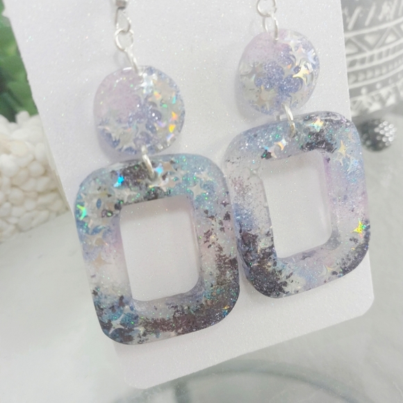Galaxy glitter dangle resin earrings - Picture 4 of 8